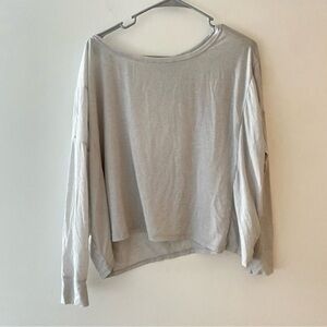 Athleta crop top fitted sleeves, light gray M